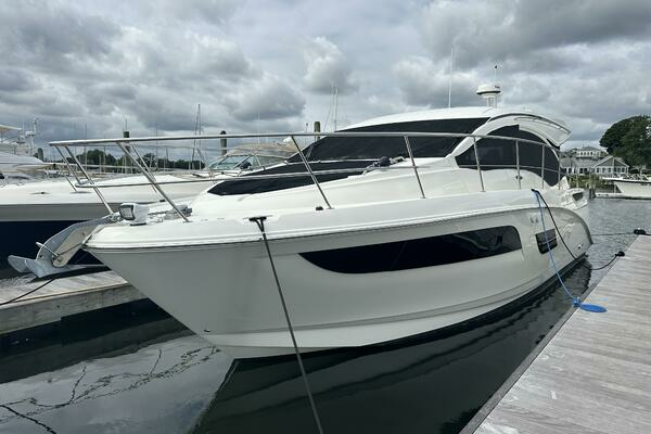 Picture Of: 2018 Sea Ray Sundancer 400 Shakin Bacon