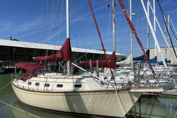 Picture Of: 1992 Island Packet  