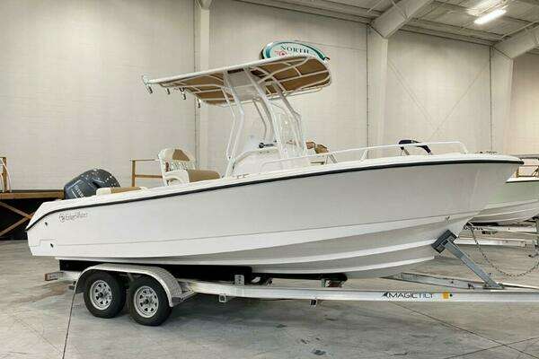 Picture Of: 2025 Edgewater 208CC 