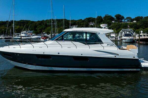 Picture Of: 2013 Cruisers 48 Cantius 