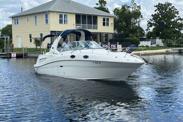 Picture Of: 2005 Sea Ray 260 Sundancer 
