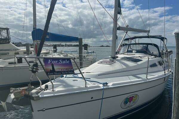 Picture Of: 2004 Hunter 33-2 Faux Castle