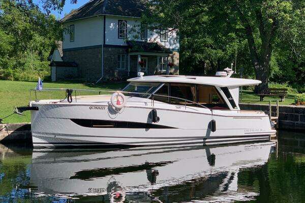 Picture Of: 2021 Greenline 39 Hybrid SEADUCTION