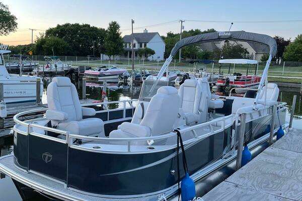 Picture Of: 2022 Tahoe GT2585 Center Console Fishing Tritoon 