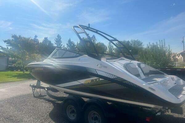Picture Of: 2019 Yamaha Boats AR210 