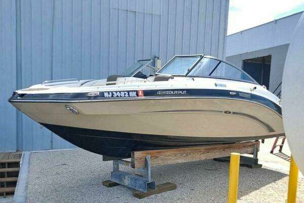 Picture Of: 2013 Yamaha Boats 242 Limited S 