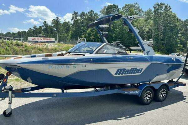 Picture Of: 2023 Malibu Wakesetter LSV 