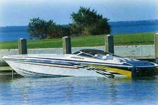 Picture Of: 2002 Profile 33V 