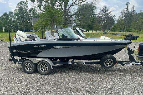 Picture Of: 2018 Larson FX 1850 DC 