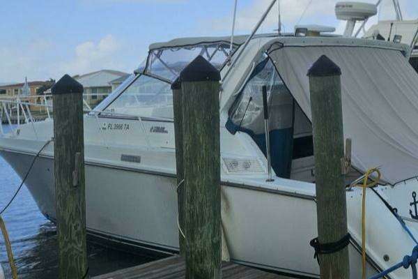 Picture Of: 1990 Trojan 11M Express Island Queen