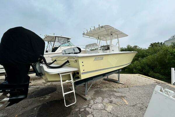 Picture Of: 2006 Jupiter 31 CC Forward Seating 