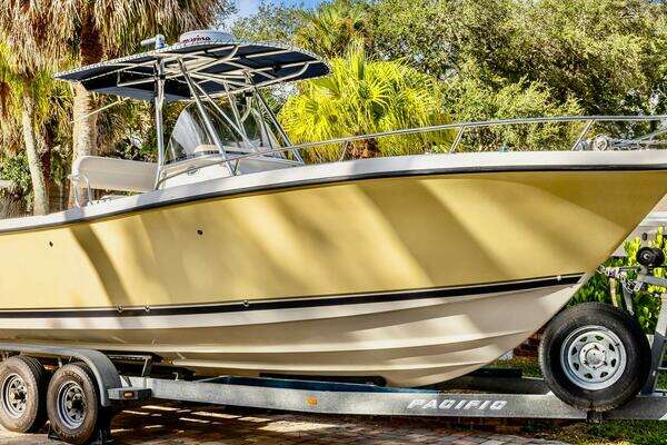 Picture Of: 2007 Pursuit C280 