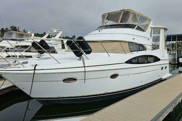 Picture Of: 2002 Carver  