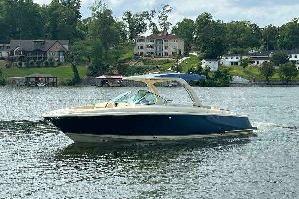 Picture Of: 2020 Chris-Craft Launch 31 GT Out of the Blue