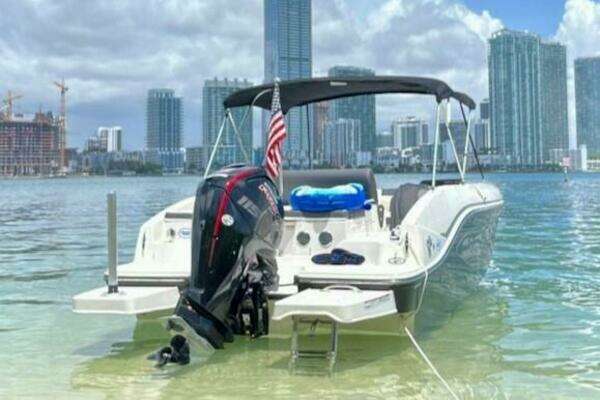Picture Of: 2022 Bayliner DX2000 