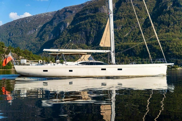 Picture Of: 2014 Oyster Yachts Oyster 825 CHAMPAGNE HIPPY