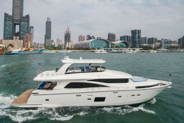 Picture Of: 2027 Johnson Flybridge w/Hydraulic Platform JOHNSON 80 FLYBRIDGE