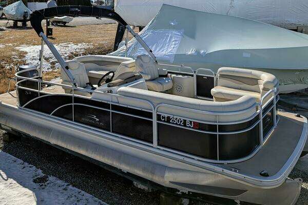 Picture Of: 2014 Bennington 21 SLX 
