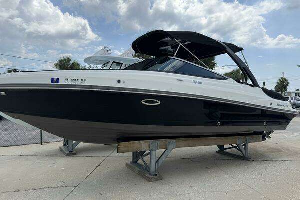 Picture Of: 2017 Rinker QX 29 