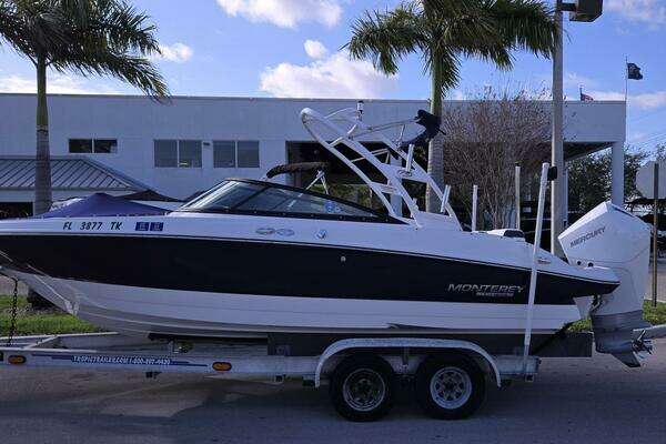 Picture Of: 2023 Monterey M225 