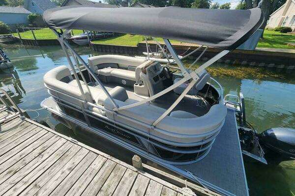 Picture Of: 2023 SunChaser Vista 16 