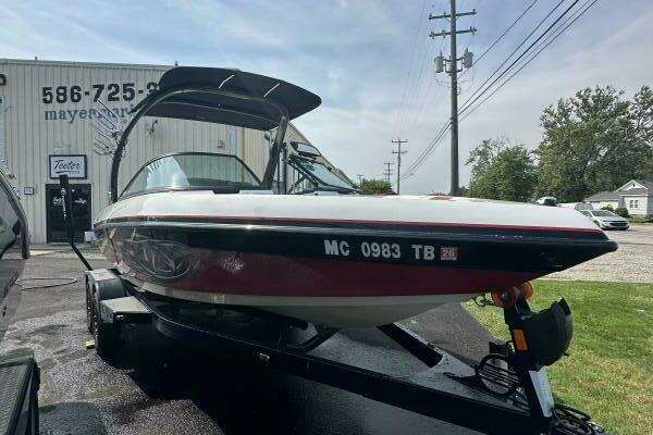 Picture Of: 2007 Malibu 21 V RIde 