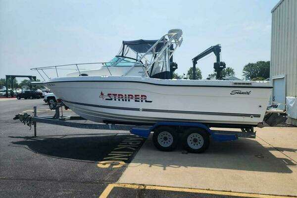 Picture Of: 2000 Seaswirl Striper Striper 2600 WA 
