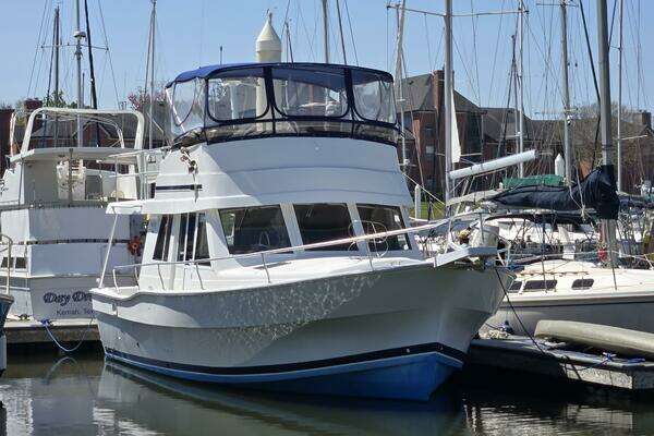 Picture Of: 2001 Mainship 390 Moon Dance