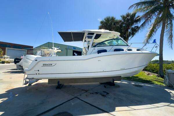 Picture Of: 2018 Boston Whaler 315 Conquest PEARL