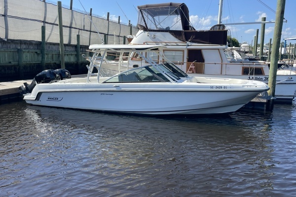 Picture Of: 2016 Boston Whaler 270 Vantage 