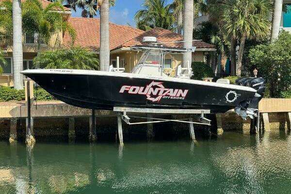 Picture Of: 2008 Fountain 34 Center Consoles 