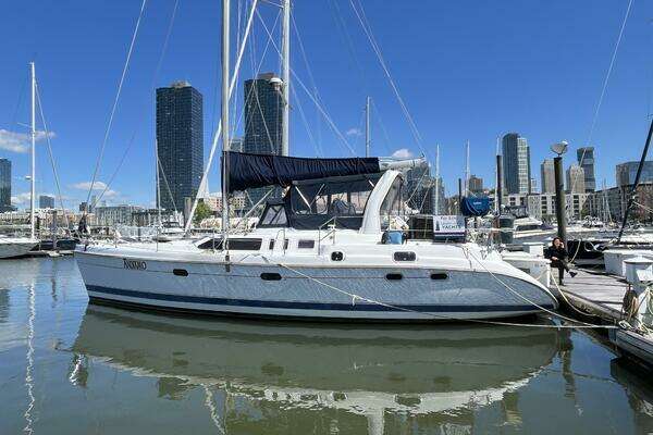 Picture Of: 1999 Hunter Passage 450 
