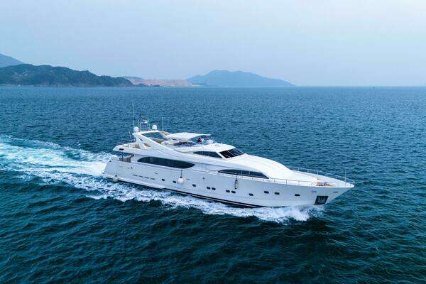 Picture Of: 2005 Custom Line Custom Line 112 PANDORA