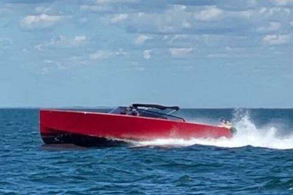 Picture Of: 2010 VanDutch  