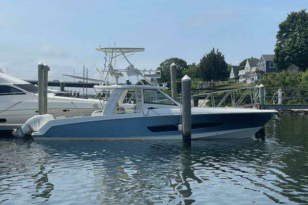 Picture Of: 2017 Boston Whaler Outrage 