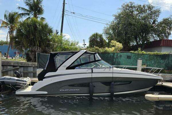 Picture Of: 2017 Regal 32 Express 