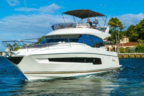 Picture Of: 2018 Prestige 460 
