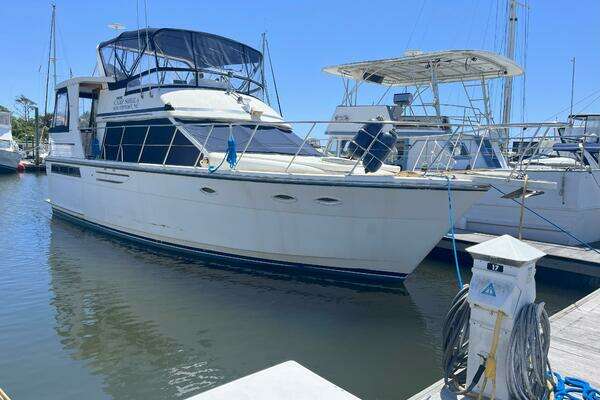Picture Of: 1990 Jefferson 43 Sundeck Camp Sheila