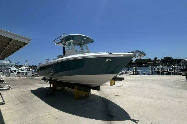 Picture Of: 2007 Everglades 240CC 