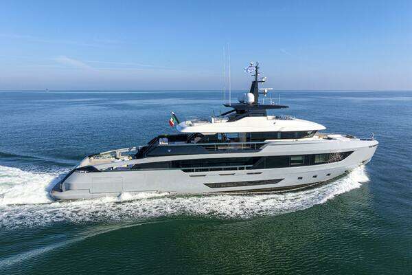 Picture Of: 2028 Ocean King Doge 400 OCEAN KING DOGE 400