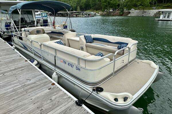 Picture Of: 2002 Bennington 257L Pontoon Boat 