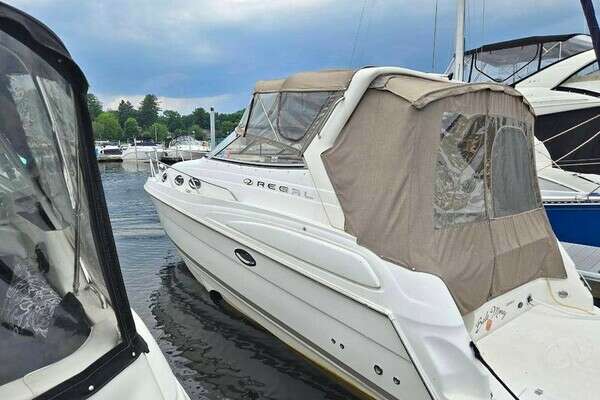 Picture Of: 2003 Regal 2860 Commodore BALE MONEY