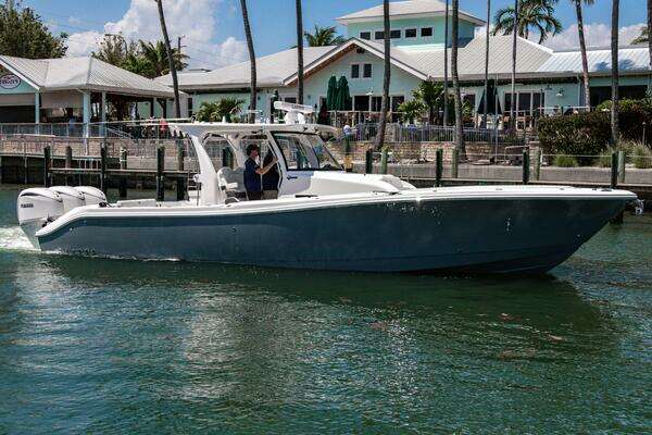 Picture Of: 2025 Edgewater 370CC 