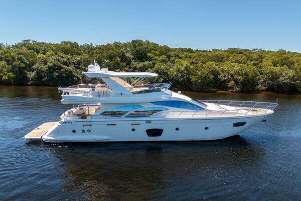 Picture Of: 2010 Azimut 75 Fly Minimal Risk
