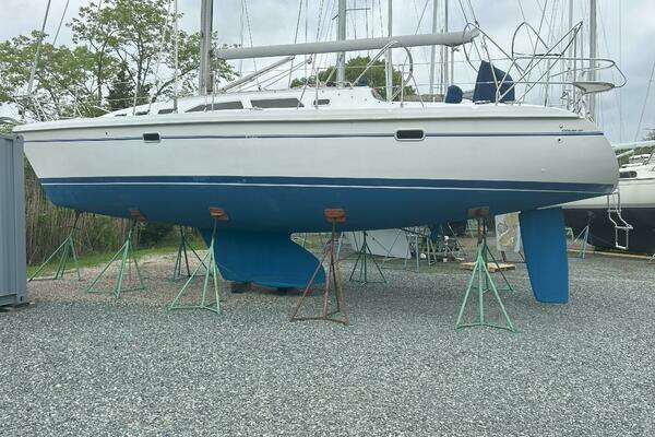 Picture Of: 1999 Catalina 380 AUSarah