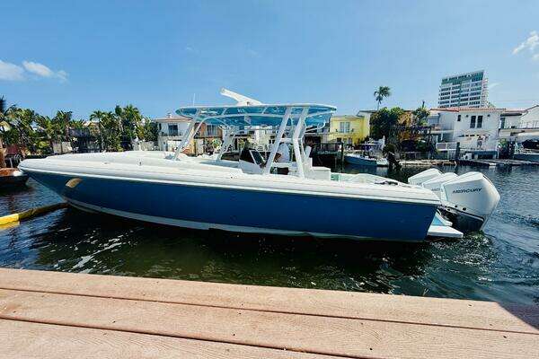 Picture Of: 2003 Intrepid 377 