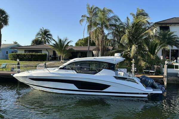 Picture Of: 2020 Four Winns Vista 355 Coupe Olivia