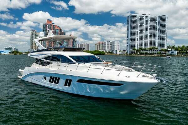 Picture Of: 2016 Sea Ray L650 Fly Thinks It's His