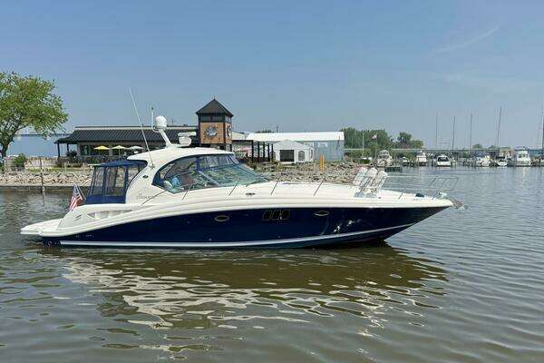 Picture Of: 2009 Sea Ray 440 Sundancer ALMAS DEL MAR