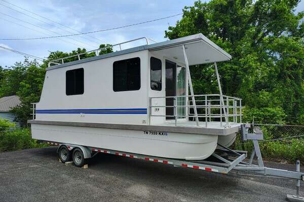 Picture Of: 2017 Catamaran Cruisers Lil Hobo 31 